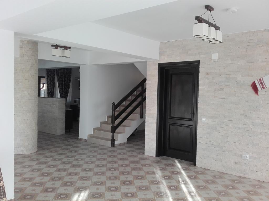 Pensiunea Drumul Voievozilor Arefu Exterior foto